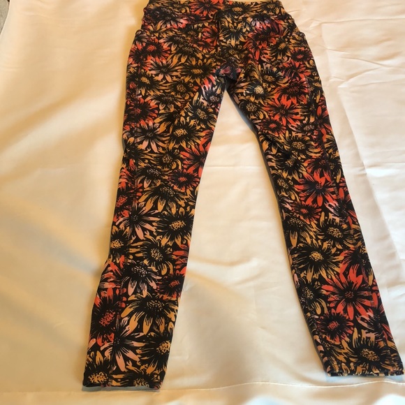 Womens size medium Pop Fit Floral Full Length Leggings - Picture 8 of 9